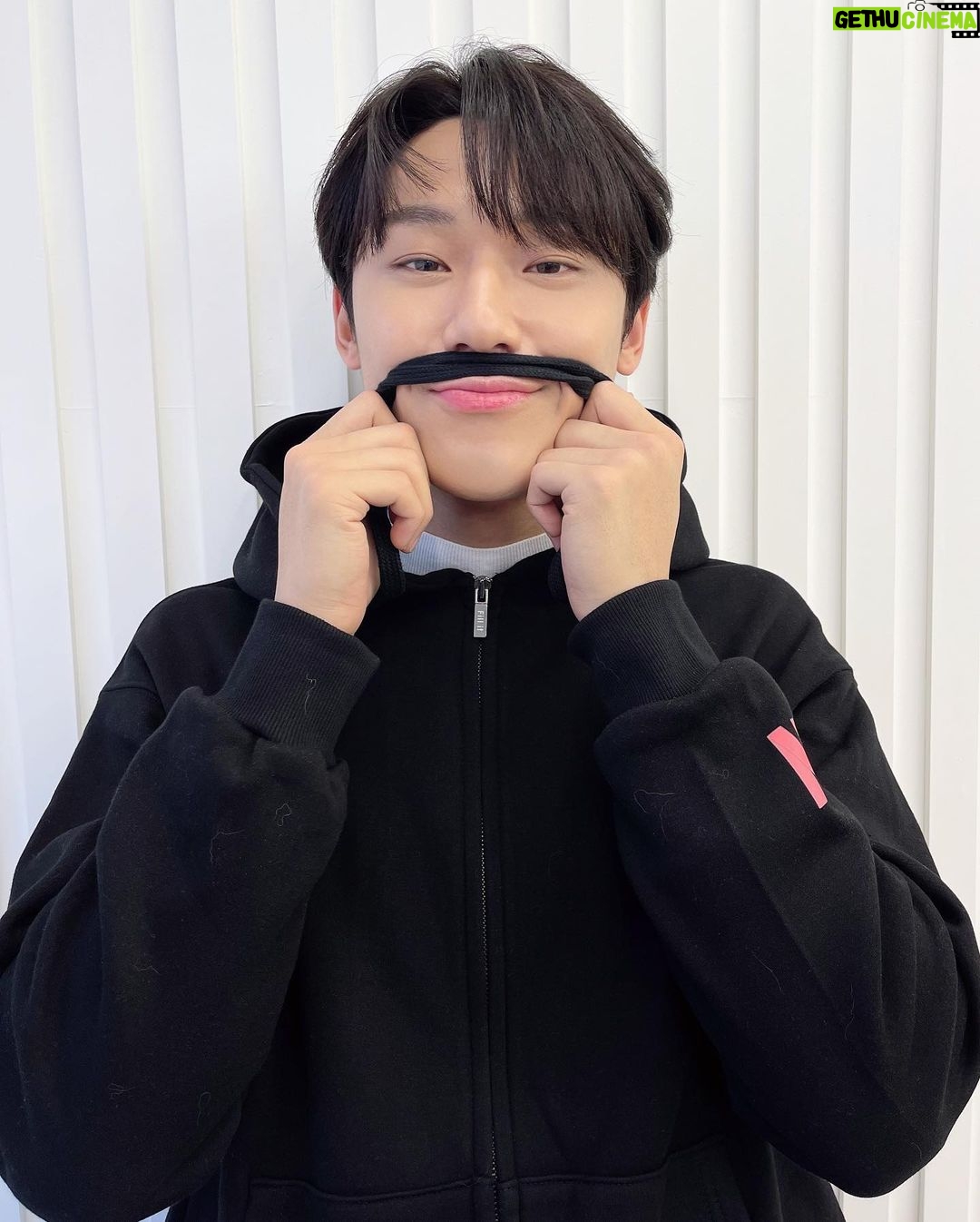 Lee Do-hyun Instagram - π‘ #μ€μνΈν #λ·νλ¦μ€ #12μ18μΌ