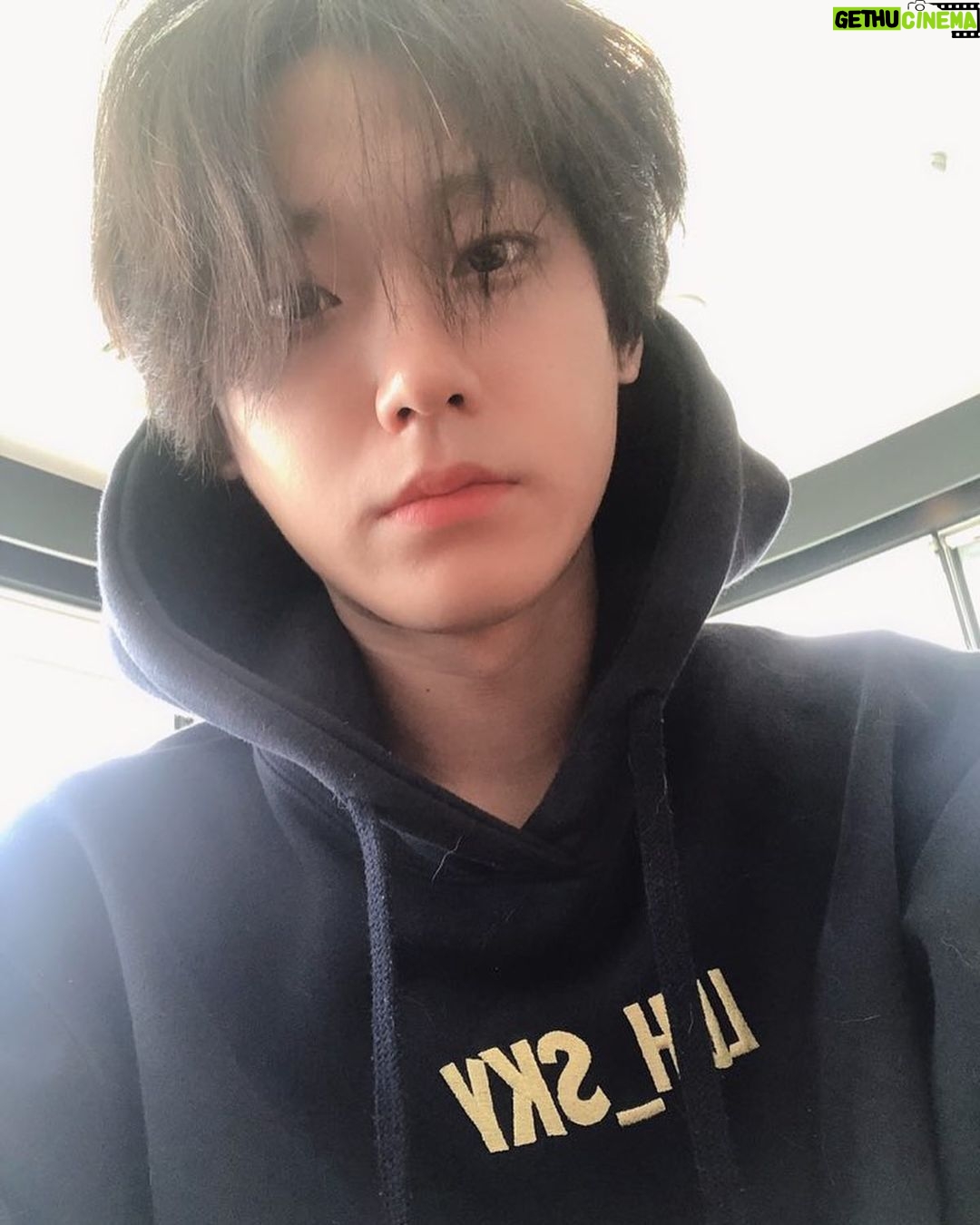 Lee Do-hyun Instagram - 안녕하세요 여러분 드디어 2019 추석이 다가왔습니다~ 가족들과 맛있는 음식 많이 드시고 원기 회복하셔서 하시는 일 모두 잘되셨으면 좋겠습니다! 저도 이번 명절은 가족들과 즐겁게 보낼 예정입니다 여러분들도 행복한 추석 보내세요🤗