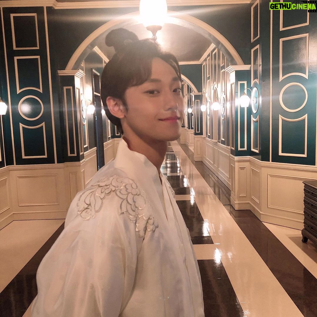 Lee Do-hyun Instagram - ππ #π #λΈλ£¨λ #첫μλ
