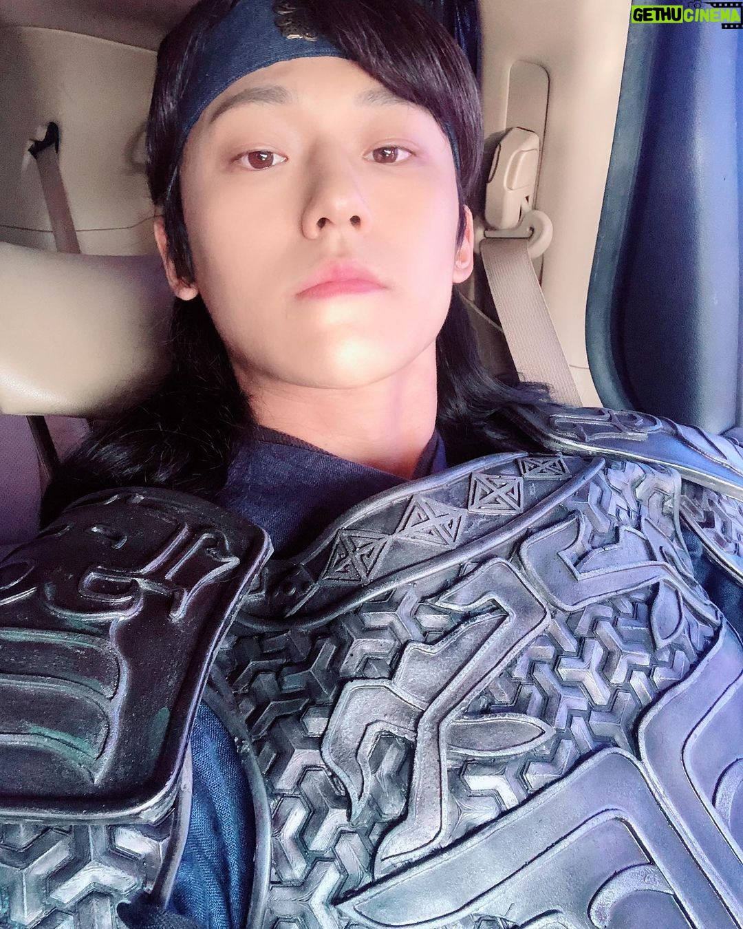 Lee Do-hyun Instagram - 호텔델루나 본방사수 할 거이다🕍 . . . . . #호텔델루나 #본방사수 #이도현 #고청명