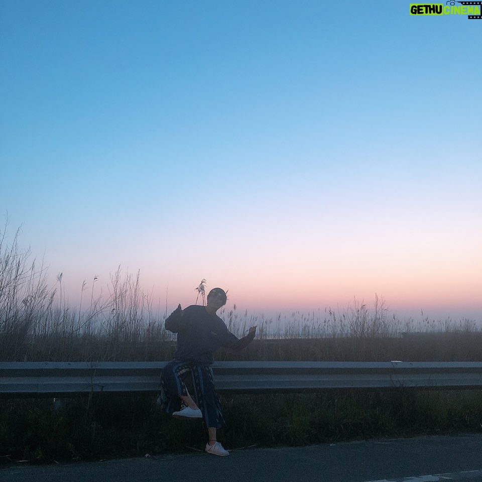 Lee Do-hyun Instagram - Morning sun is awesome 🤭