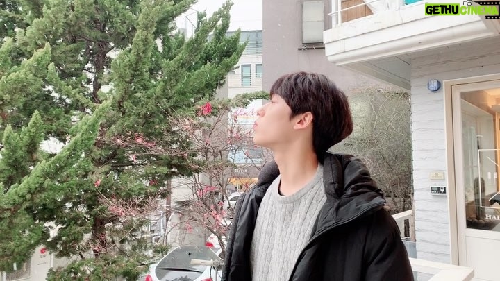 Lee Do-hyun Instagram - 🌨👀