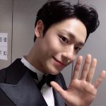 Lee Do-hyun Instagram – 즐거운 연말 연초 보내고 계신가요!
저는 너무 감사하게도 2018년 sbs연기대상에 참여하고 왔습니다!
너무 뜻깊은 축하무대도 했구요!
모두 여러분들의 큰 관심과 성원에 저희가 이렇게 한 걸음씩 성장해서 
한 해의 마무리를 너무 행복하게 한 것 같습니다..☺️
말로 다 할 수 없을 만큼 너무너무너무너무 감사하구요!
2019년은 돼지띠의 해 인만큼 저희 돼지띠 3인방과 함께 
행복하고 알찬 2019년 만들어봐요 
새해 복 많이 받으세요❤️
.
.
.
.
#이도현 #안효섭 #조현식 
#양세종 #신혜선 #예지원 #조수원 감독님 #조성희작가님 
#세종이형 효섭이 혜선이누나 지원이누나 수상 축하드려요🏆
#서른이지만열일곱입니다 
#sbs #연기대상 #축하무대 
#배탄소년단 #조정3인방 
#촛불하나 #지치고 #힘들땐 
#저희에게 #기대세요 
#새해복많이받으세요