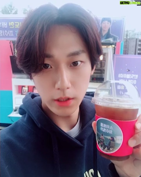 Lee Do-hyun Instagram - 반딧불이의 환생🍴누이 고마워😊 #여기도_먹고_죽은_녀석들에_나오는_맛집인가 #한입만 #🌕 #🌈 #🌙