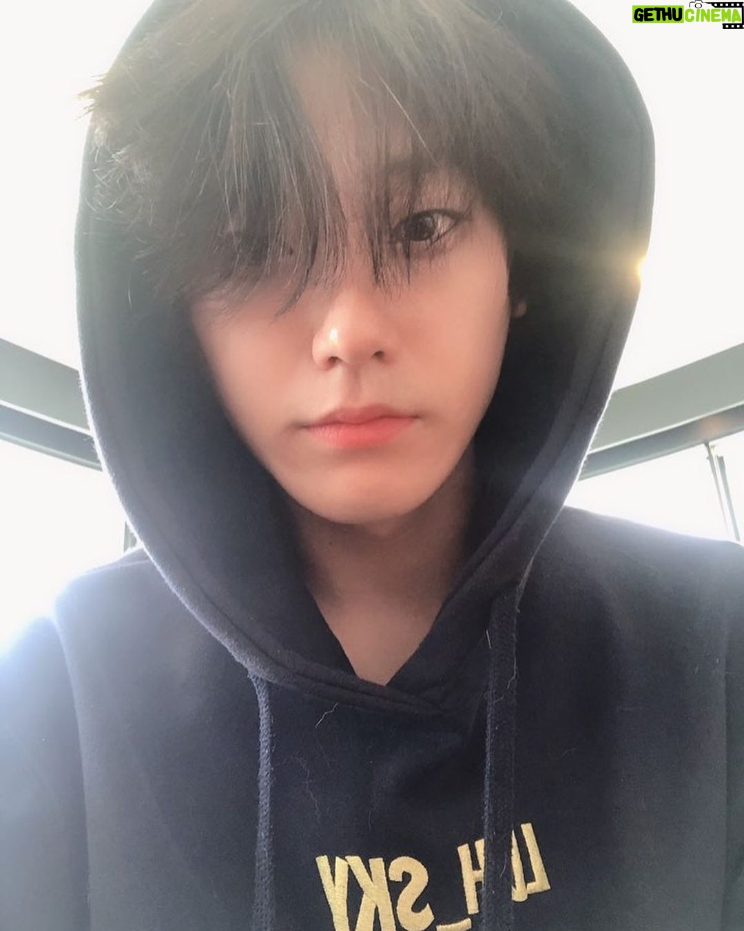 Lee Do-hyun Instagram - 안녕하세요 여러분 드디어 2019 추석이 다가왔습니다~ 가족들과 맛있는 음식 많이 드시고 원기 회복하셔서 하시는 일 모두 잘되셨으면 좋겠습니다! 저도 이번 명절은 가족들과 즐겁게 보낼 예정입니다 여러분들도 행복한 추석 보내세요🤗