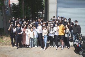 Lee Do-hyun Instagram - 오월의 청춘을 함께 해주신 감독님, 촬영스텝분들, 배우분들, 시청자여러분들, 팬분들, 모든분들에게 진심으로 감사 인사를 드립니다.
덕분에 1년에 딱 한 번 있는 5월을 너무 행복하게 지냈던 것 같습니다.
저희 오월의 청춘은
1980년 5월에 계셨던 분들에게
2021년 5월을 보내셨던 분들에게
앞으로의 5월을 보내실 분들에게 
전해드리고 싶습니다.
그 동안 황희태로 살게 해주셔서 감사합니다.
전 그럼 앞으로도 열심히 헤엄쳐 나아가겠습니다.

-1980년 5월에 황희태-