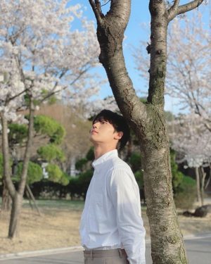Lee Do-hyun Instagram - 🌸