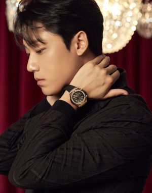 Lee Do-hyun Instagram - Holiday with Hublot
@Hublot @Hublot_korea
#Hublot
#Hublotwatch
#위블로
#SeasonsGreetings
#광고
