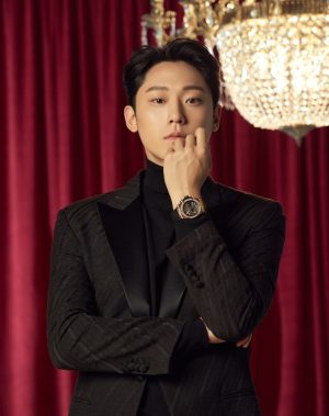 Lee Do-hyun Instagram - Holiday with Hublot
@Hublot @Hublot_korea
#Hublot
#Hublotwatch
#위블로
#SeasonsGreetings
#광고