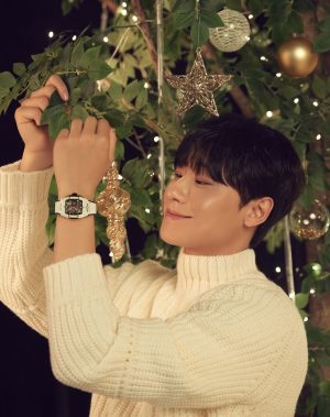 Lee Do-hyun Instagram - Holiday with Hublot
@Hublot @Hublot_korea
#Hublot
#Hublotwatch
#위블로
#SeasonsGreetings
#광고
