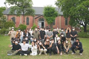 Lee Do-hyun Instagram - 오월의 청춘을 함께 해주신 감독님, 촬영스텝분들, 배우분들, 시청자여러분들, 팬분들, 모든분들에게 진심으로 감사 인사를 드립니다.
덕분에 1년에 딱 한 번 있는 5월을 너무 행복하게 지냈던 것 같습니다.
저희 오월의 청춘은
1980년 5월에 계셨던 분들에게
2021년 5월을 보내셨던 분들에게
앞으로의 5월을 보내실 분들에게 
전해드리고 싶습니다.
그 동안 황희태로 살게 해주셔서 감사합니다.
전 그럼 앞으로도 열심히 헤엄쳐 나아가겠습니다.

-1980년 5월에 황희태-