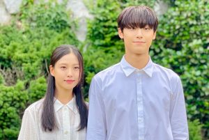 Lee Do-hyun Instagram - 오월의 청춘을 함께 해주신 감독님, 촬영스텝분들, 배우분들, 시청자여러분들, 팬분들, 모든분들에게 진심으로 감사 인사를 드립니다.
덕분에 1년에 딱 한 번 있는 5월을 너무 행복하게 지냈던 것 같습니다.
저희 오월의 청춘은
1980년 5월에 계셨던 분들에게
2021년 5월을 보내셨던 분들에게
앞으로의 5월을 보내실 분들에게 
전해드리고 싶습니다.
그 동안 황희태로 살게 해주셔서 감사합니다.
전 그럼 앞으로도 열심히 헤엄쳐 나아가겠습니다.

-1980년 5월에 황희태-
