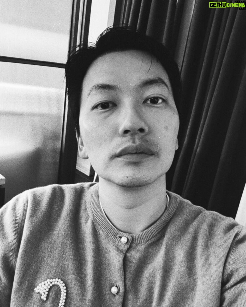 Lee Dong-hwi Instagram - 🩶
