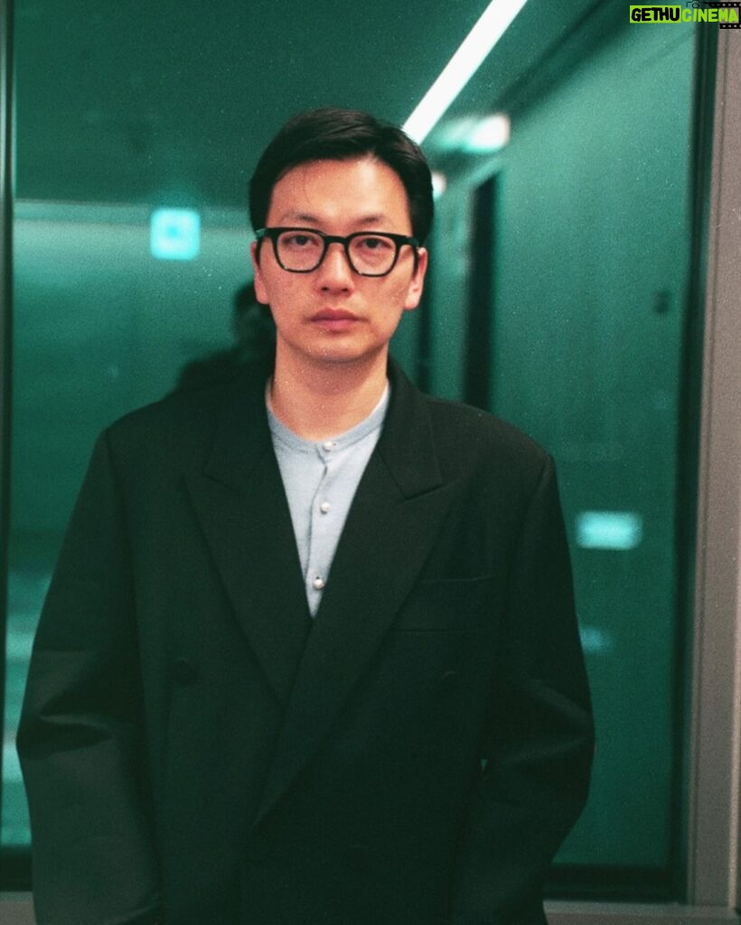 Lee Dong-hwi Instagram - 2024 모두 더욱더 건강하시고 편안하시기를 바랍니다. 💙 제가 더 잘 할게요.