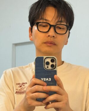 Lee Dong-hwi Instagram - 🤓😳