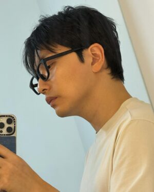Lee Dong-hwi Instagram - 🤓😳
