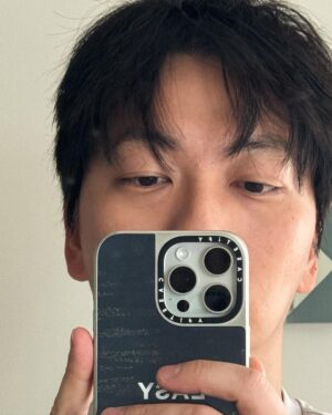 Lee Dong-hwi Instagram - 🤓😳
