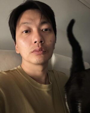 Lee Dong-hwi Instagram - 🤓😳