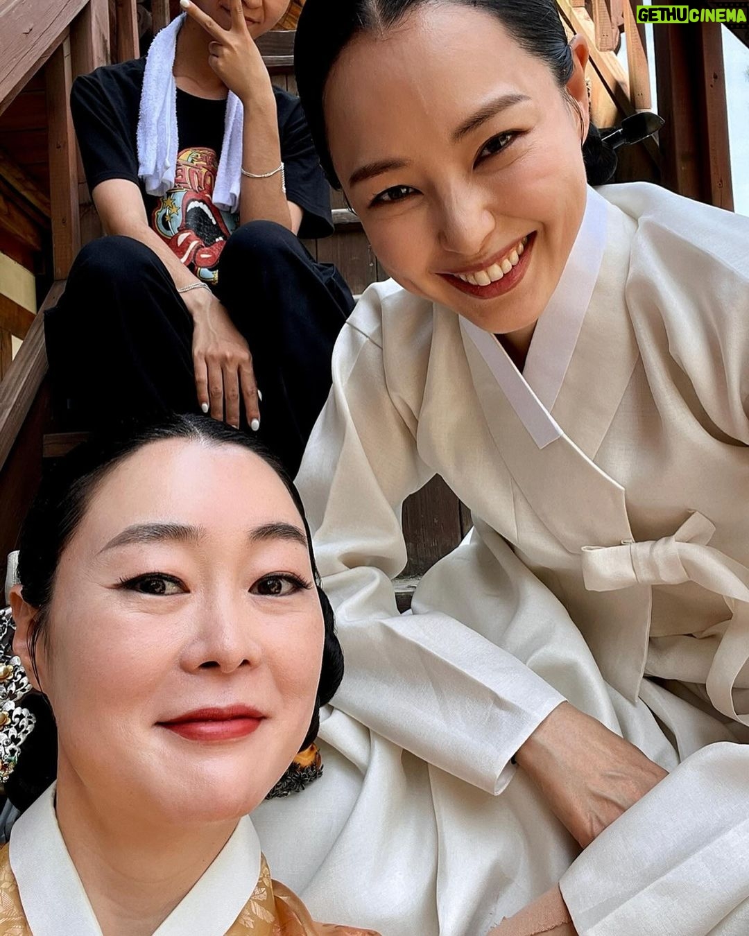 Lee Hanee Instagram - 내 사랑 장소운 대행수님~ . 하이얀 절세미인, 코메디여왕 따봉싸봉님 마이 애정합니다~~💫🧡 . 오늘 밤 9시50분 ㅋㅋ구정연휴밤도 밤피와 함께🥷🏻