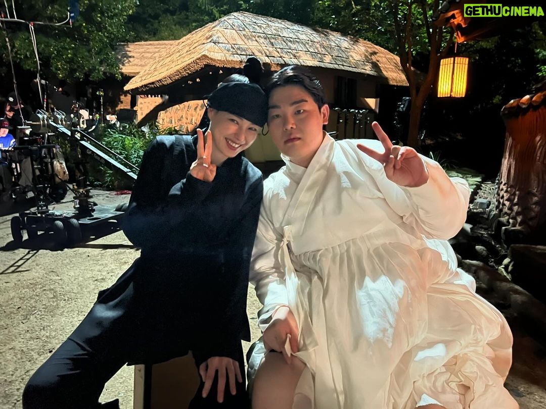 Lee Hanee Instagram - 밤피는 지금 방송중🥷🏻 . 이번 오프닝은 활유가 활유했다ㅎ🧡