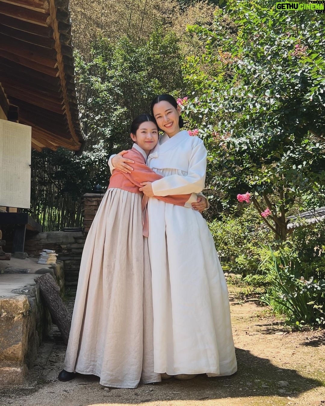 Lee Hanee Instagram - 내 짝꿍, 깜찍 연선이! 이쁜 애는 뭘 해도 이쁘고, 잘하는 녀석은 뭘해도 잘 하는 건가. 연기 천재가 그림도 잘그려!!ㅎ 진짜 아씨솜씨는 우리 연선이ㅋ🧡