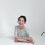 Lee Hanee Instagram - 비너스덕에 꽃받침도 해보규🌸 . 늘 좋지만, 봄 촬영은 설레여서 더 좋아!ㅎ💗 . @venus.korea