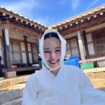 Lee Hanee Instagram - 그동안 밤에 피는 꽃과 여화를 사랑해주신 시청자 여러분들께 진심으로 감사인사 올립니다. . 쉽지 않은 여정이었지만 좋은 배우분들과 스텝들 만나 즐겁게 촬영했습니다. 이 작품을 여러분들께 고스란히 보여 드릴 수 있는 것 자체가 더 없는 영광이었고 보람이었고 행복이었습니다. . 부디 행복하게 웃으면서 사십시오 다들!^^ 고맙습니다. 사랑합니다. 🙏🧡