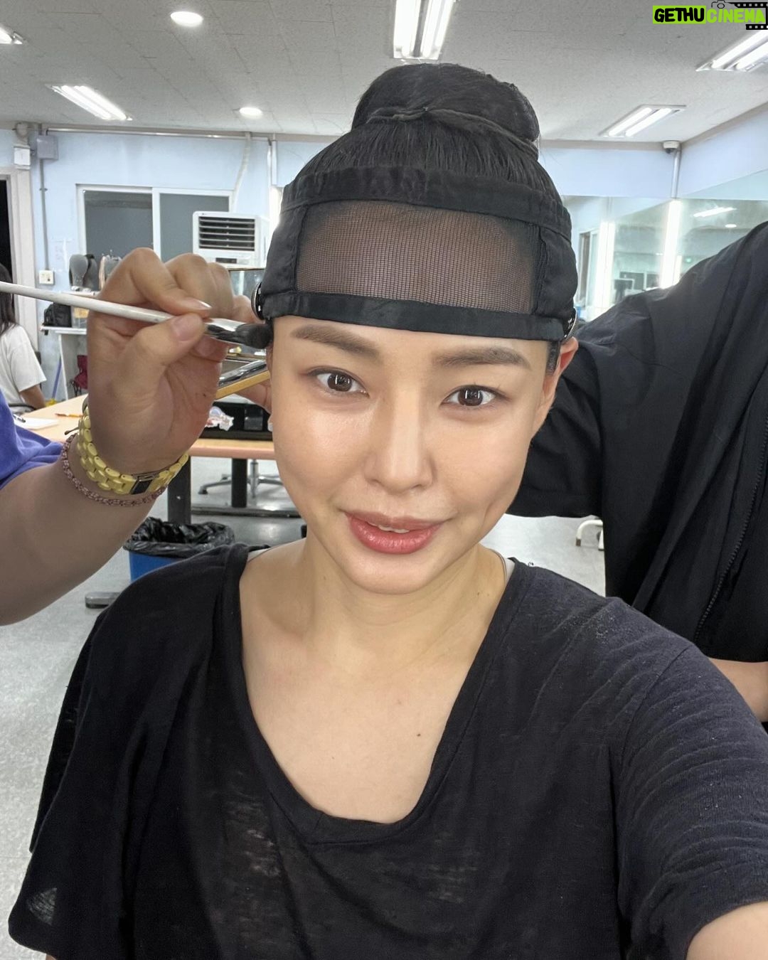 Lee Hanee Instagram - 언니의 남상?을 더욱 돋보이게 해준 우리 혜윤이 보미, 규리, 민서, 의분미 이쁘니들~ 모두 감사감사해! 정말 고생많았어ㅠㅠ 고맙고 사랑해🙏🧡