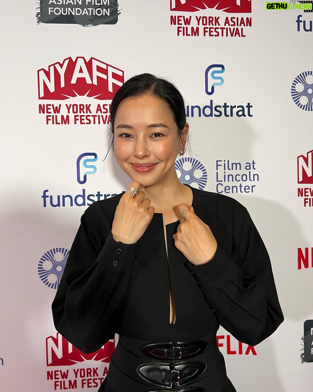 Lee Hanee Instagram - NYAFF Red carpet ❤️ . 킬링로맨스 가족들과 같이여서 더 감사했던 🙏