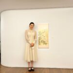 Lee Hanee Instagram - ‘그림으로 만든 시간’ 전시 . 그림으로 만든 시간들이 이제 그림으로 남아, 소중한 이들과 나눌수 있게 되었네요. 그림을 그리는 그 시간만큼은 현실을 벗어나 다른 세계에 다녀 올 수 있는, 근사한 여행을 다녀오는 것 같았어요. . 그림을 그리는 일이 얼마나 멋지고 신나는 일인지 알려주시고, 이 모든것이 가능하도록 함께 꿈꾸고 도와주신 세젤귀 울 소연선생님 @pugeun , 그리고 늘 센스넘는 모리함 @moryham_exhibition 가족들 감사 또 감사드립니다. 🙏🧡 . P.s. 태교로 그린 호랑이그림은 잘 완성해서 아가가 잘 볼수잇는 곳에 걸어주었어요. (완성본을 못 올렷더니 궁금해듫 하셧어서;ㅋ)