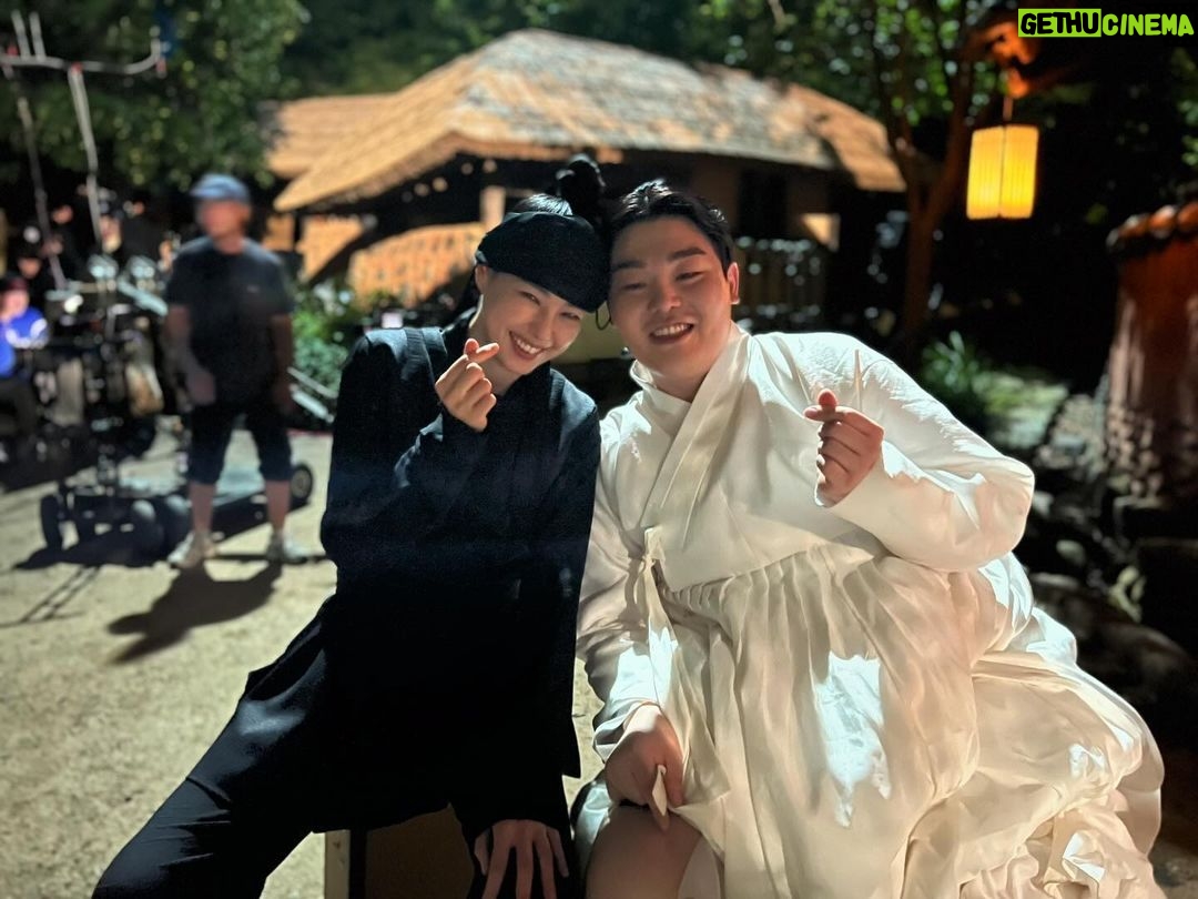 Lee Hanee Instagram - 밤피는 지금 방송중🥷🏻 . 이번 오프닝은 활유가 활유했다ㅎ🧡