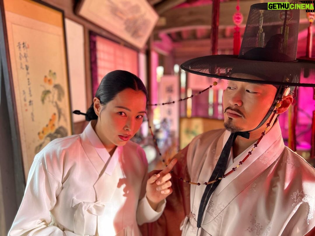 Lee Hanee Instagram - 드디어 만난 ‘얼굴도 못본 서방님’🥹💫 위트, 센스,열정을 겸비한 최고배우 오의식! 앞으로 서방님의 활약 기대해주세요~ㅋㅋ🙏🧡
