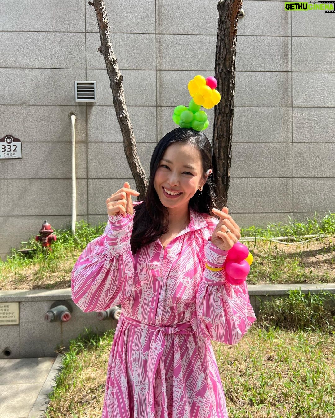 Lee Hanee Instagram - #킬링로맨스 사랑하는 이들과 감사한 무대인사💃 . 에그가 후라이가 됐다 다시 에그가되는 희한한 경험 ㅎ 일주일사이 평점이 2점이나 올랐네요. 관객분들 덕분입니다! . 여래바래들 다들 킬로보러오세요🙏🧡