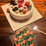 Lee Hanee Instagram - 촬영 때문에 생일이고 뭐고 하다 벙개에 벙개로 한 24년의 생일. 생일을 빌미로 사랑하는 사람들을 불러모아 한자리에서 볼 수 있다는 건 생일자의 특권인듯~ . 그래, 같이 축하할 땐 축하하고 기뻐할 땐 기뻐하고 슬퍼할 땐 슬퍼하는 거지. 그쳐?ㅎ . 사랑해요. 고마워요. 🙏🧡
