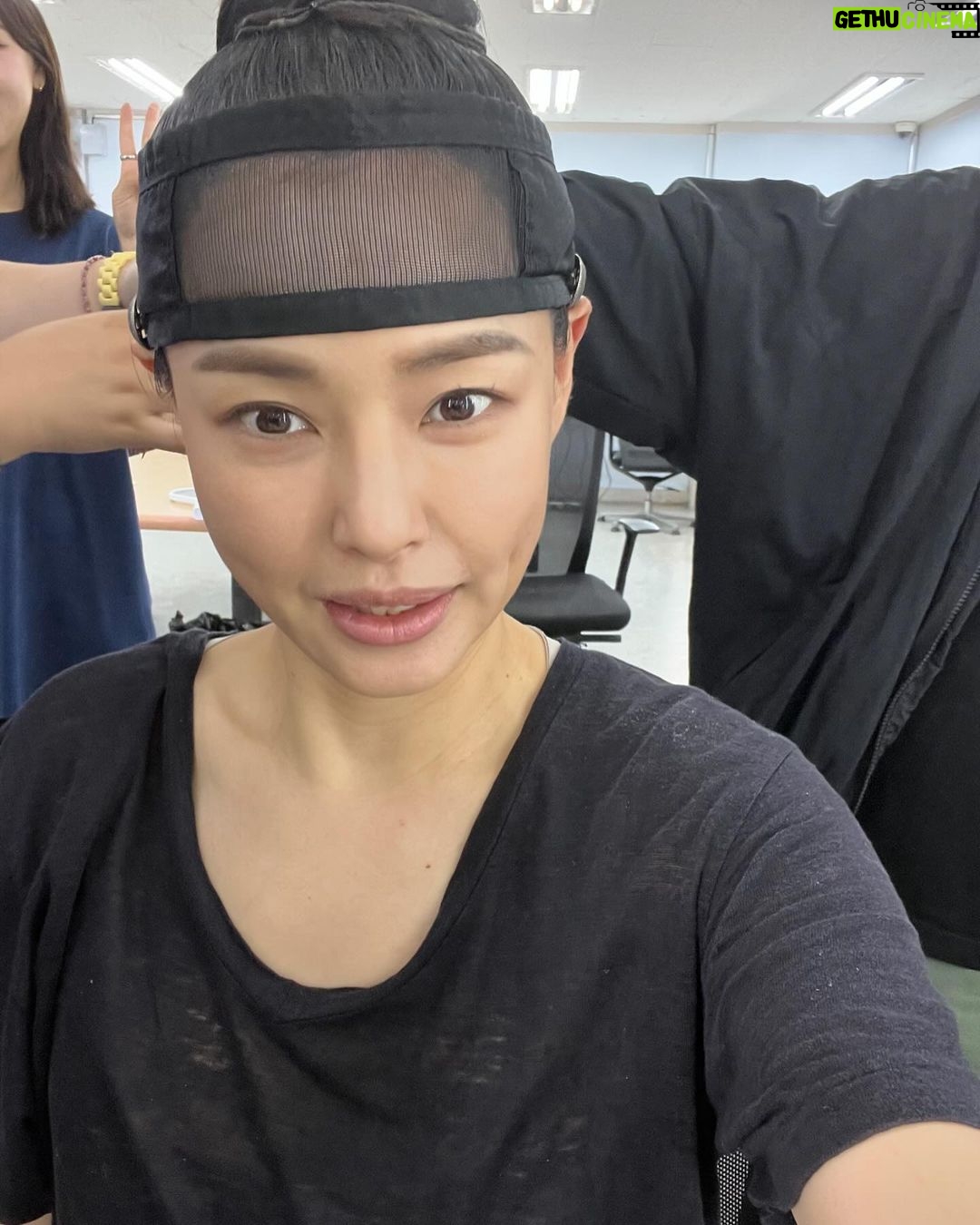 Lee Hanee Instagram - 언니의 남상?을 더욱 돋보이게 해준 우리 혜윤이 보미, 규리, 민서, 의분미 이쁘니들~ 모두 감사감사해! 정말 고생많았어ㅠㅠ 고맙고 사랑해🙏🧡