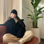 Lee Hi Instagram - 🦢☀️🤗 #광고 #무신사 #와릿이즌 @musinsacom @whatitisnt__kr 2월까지 전 이 패딩과 함께 버팁니다.. 🦢 여러분 모두 미리 새해복 많이 받으세요 💕🥰💕 📸 @munchinthepool ㅋㅋㅋㅋㅋ😗👍🏻