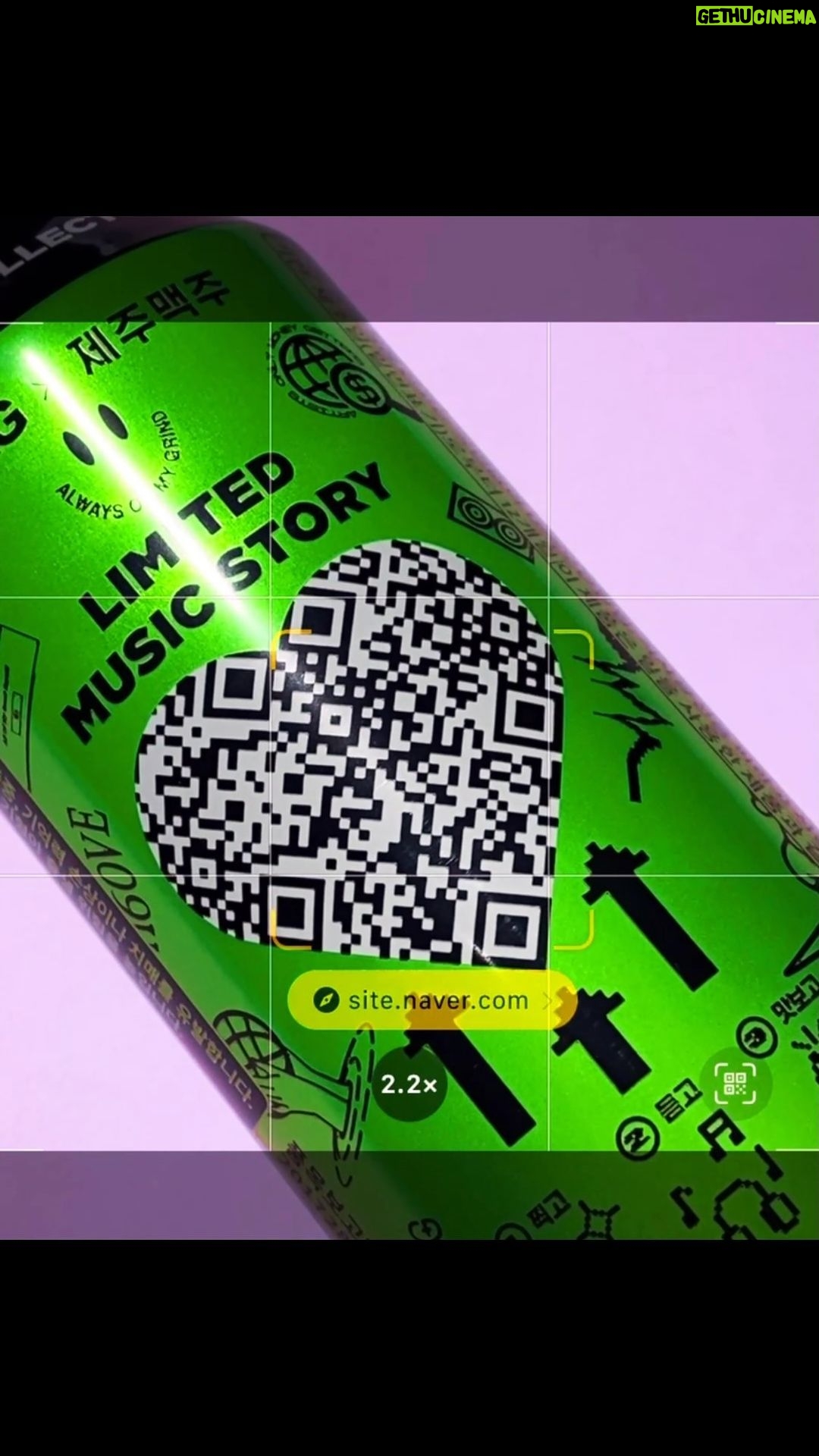 Lee Hi Instagram - AOMG X 제주맥주 세상에 없던 뮤직비어 (Feat. 이하이) '아워 에일 컬렉션' 아워 에일 캔 뒷면 QR 코드를 찍으면, 이하이의 지극히 사적인 작업실에서 그녀의 목소리는 물론, 이하이가 추천하는 맥주와 즐기기 좋은 플레이리스트 3곡을 만나보실 수 있습니다. 가까운 CU 편의점에서 세상에 없던 뮤직비어 '아워 에일'을 찾아보세요! ⠀ @leehi_hi #이하이 #LeeHi #AOMG맥주 #아워에일 #뮤직비어 ⠀ @jejubeerofficial #JEJUBEER #제주맥주 #AOMG ⠀ ✔지나친 음주는 뇌졸중, 기억력 손상이나 치매를 유발합니다. 임신 중 음주는 기형아 출생 위험을 높입니다.
