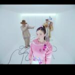 Lee Hi Instagram - 🫂 https://youtu.be/tGYvIELGlbA 모해 7번 트랙 들으러 가지않고🌷🤍🤍🤍 미친듯이 좋은 앨범이네요.. 저도 지금 듣고 있어요. 다같이 오늘 밤 라드뮤지엄님의 팬이 되어봅시다.🌷