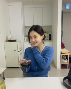 Lee Hi Instagram - 잔에든거 웰치스 포도맛