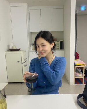 Lee Hi Instagram - 잔에든거 웰치스 포도맛