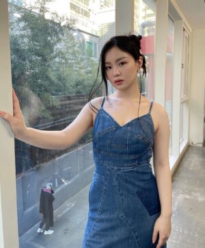Lee Hi Instagram - 👍🏻🤨👍🏻