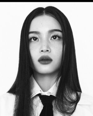 Lee Hi Instagram - 🤵🏻‍♀️
My sight of GLAM look

@gq_korea 
@jangdukhwa 
@58jin 
@nakyeum 
@giihee