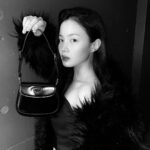 Lee Hi Instagram - 🖤 미우치아 프라다와 라프시몬스가 함께하는 이번 컬렉션 곧 시작합니다.새로운 형식으로 진행되는 프라다쇼 두근🖤 @prada #PRADA #PradaSS22 #ad