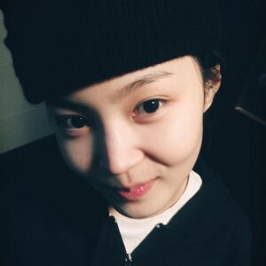 Lee Hi Instagram - 갓 20살이된 이하이 ㅋㅋㅋㅋㅋㅋㅋㅋㅋㅋㅋㅋㅋㅋㅋㅋ 볼살은 거들뿐 나는 먹고 마신다 🤪⭐️⭐️⭐️