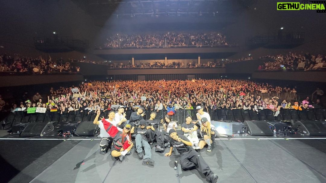 Lee Hi Instagram - 💕love u Berlin!💕 Your energy made my day. Danke und ich liebe dich.🧚