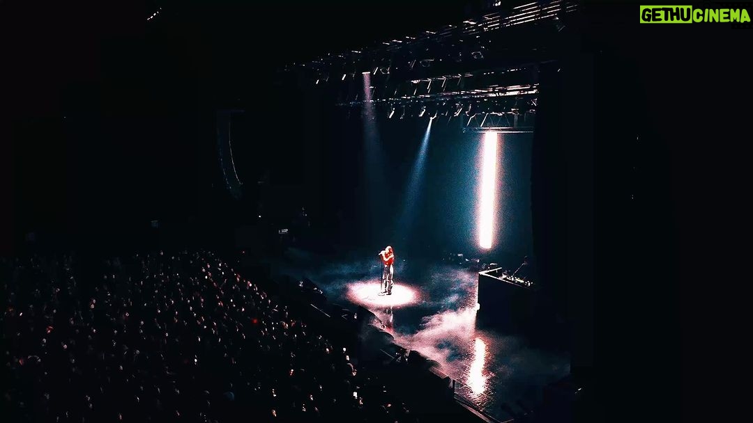 Lee Hi Instagram - Beautiful moments with Osaka ✈️