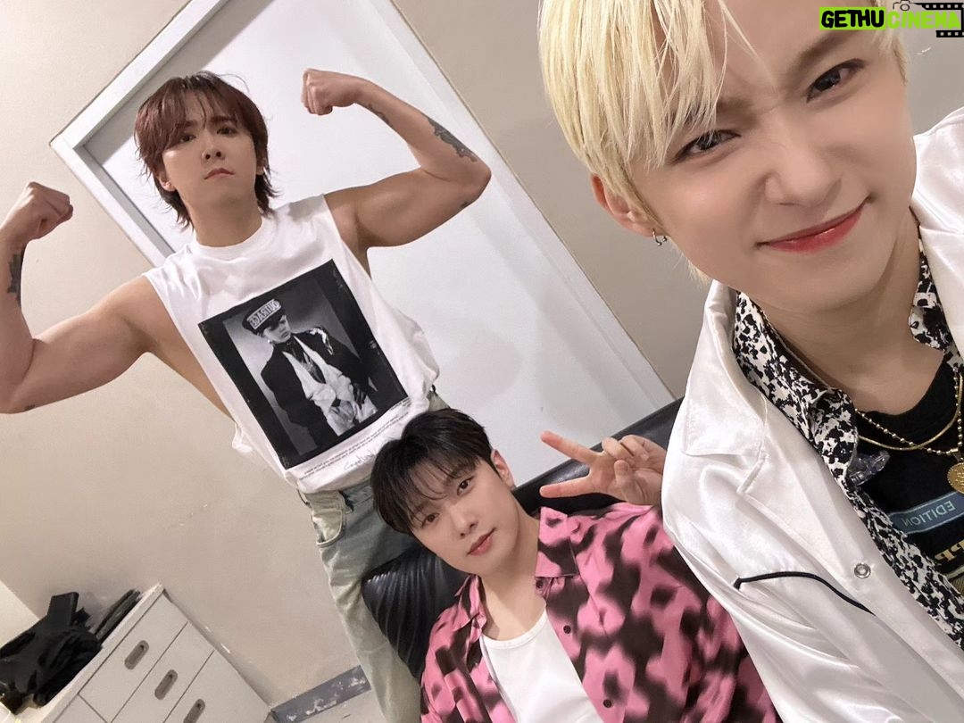 Lee Hong-gi Instagram - 오늘도 너무 행복했습니다!!! 역시 더운만큼 텐션도 핫하다!!!ㅎㅎ 꼭 다시만나자🤘🤘🤘 #ftisland#thailand#doyouknowftisland#doyouknowprimadonna