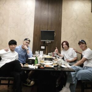 Lee Hong-gi Instagram - 기분좋은 저녁식사🤘🤘
#uverworld #ftisland#cnblue