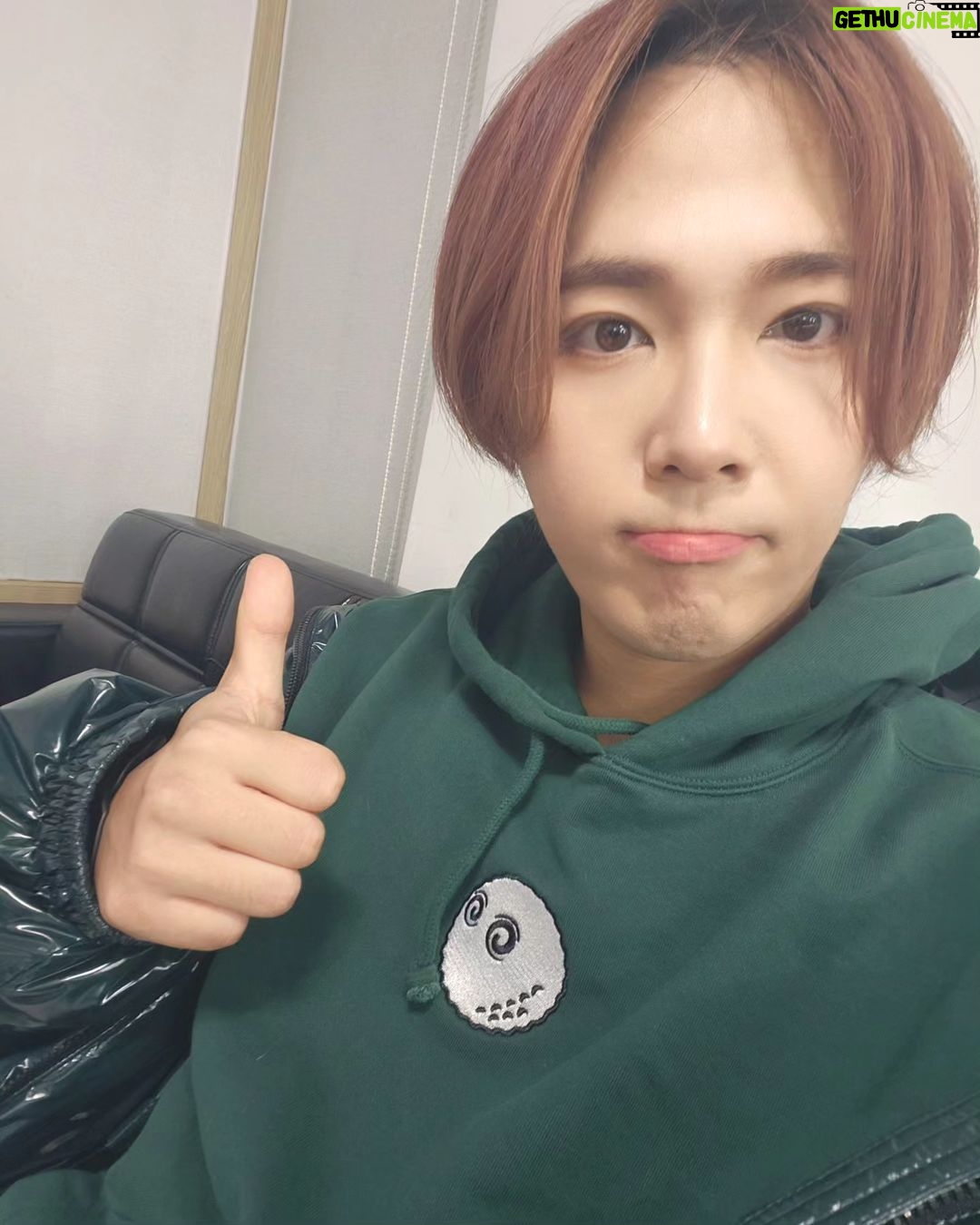 Lee Hong-gi Instagram - 너무 뜻깊은 공연 할수있어서 행복🤘🤘 내일 롤드컵 결승도 기대가된다...키키 #ftisland#롤드컵