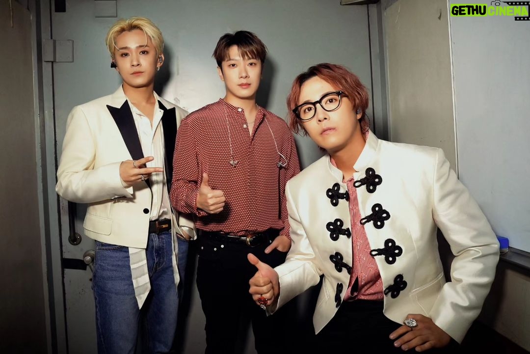 Lee Hong-gi Instagram - ひさしぶりのふくおか!!!!!😋 きゃくにぼくらがちからもらったな....☆ ほんとうにありがとう🤘 ぜったいにもどります!!!!!!🤘 まっとって!#ftisland
